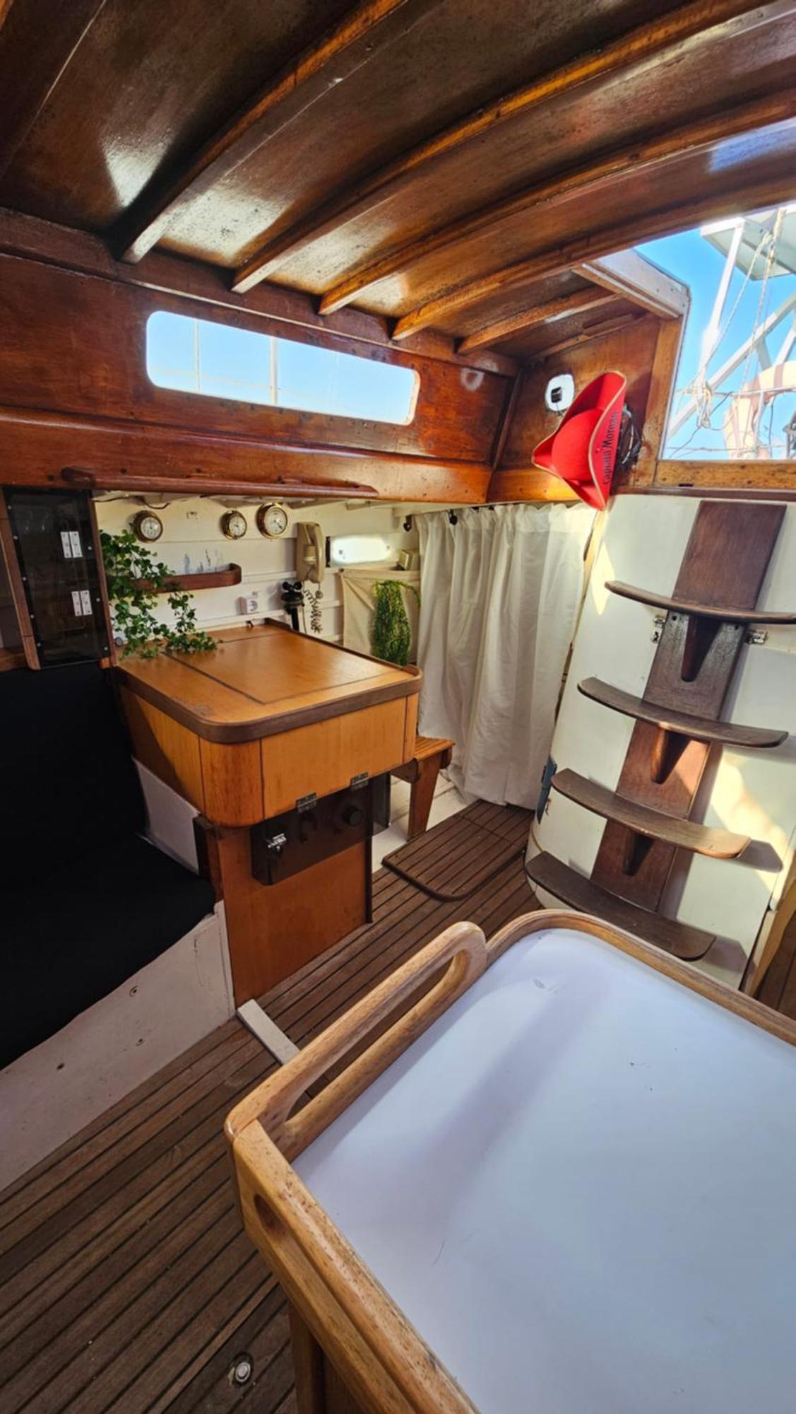 Alpha - Boat House Botel Faro