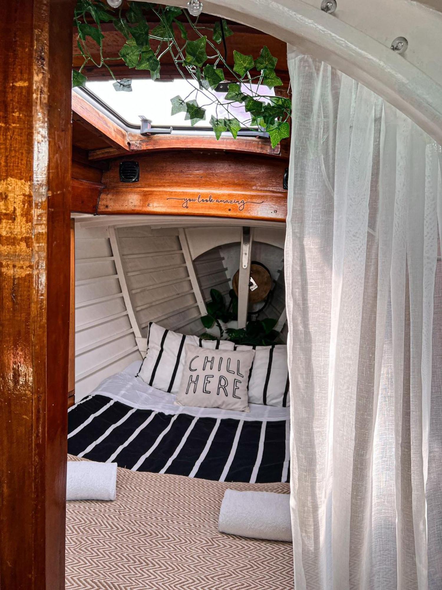 Alpha - Boat House Botel *
