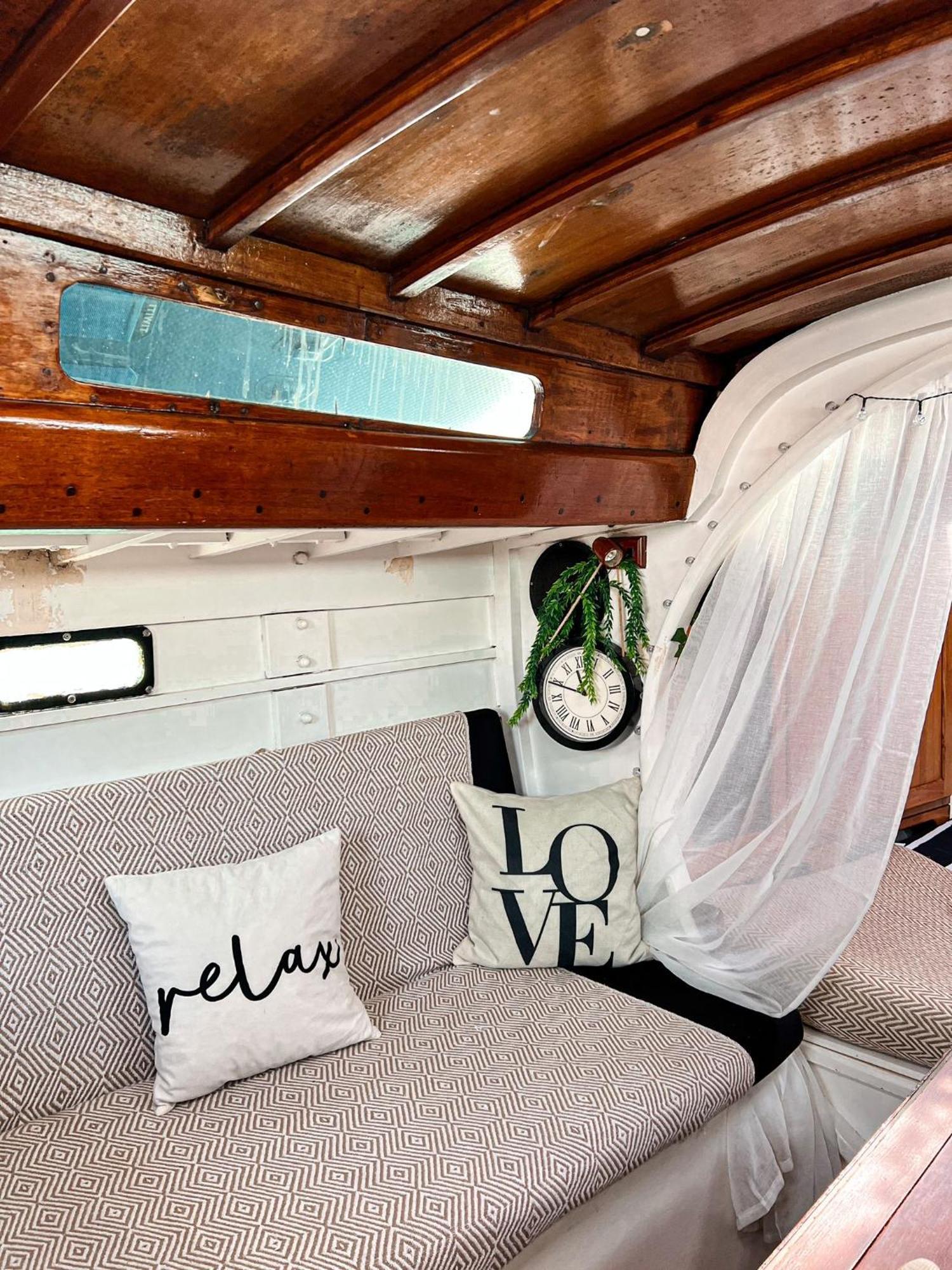Botel Alpha - Boat House Faro